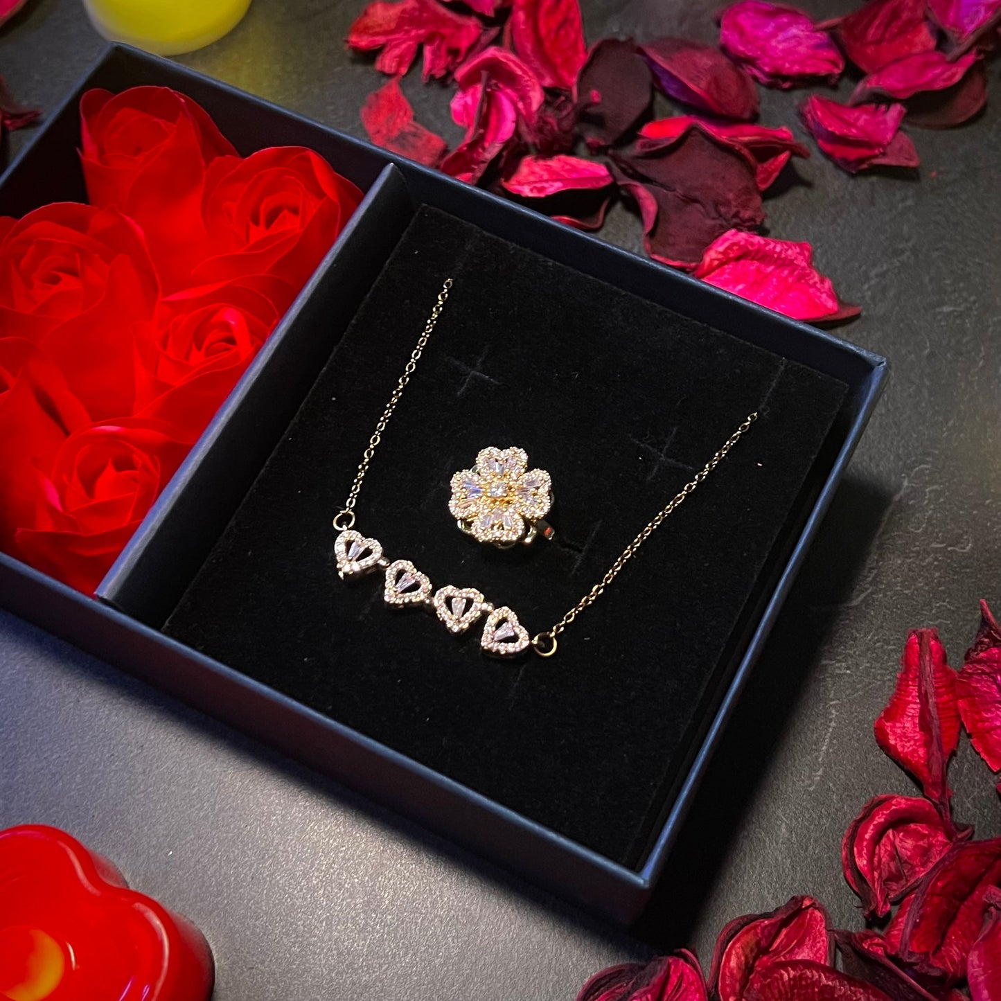 Kit Amor Infinito Completo: Collar y Anillo Giratorio + Rosas artificiales 🌹