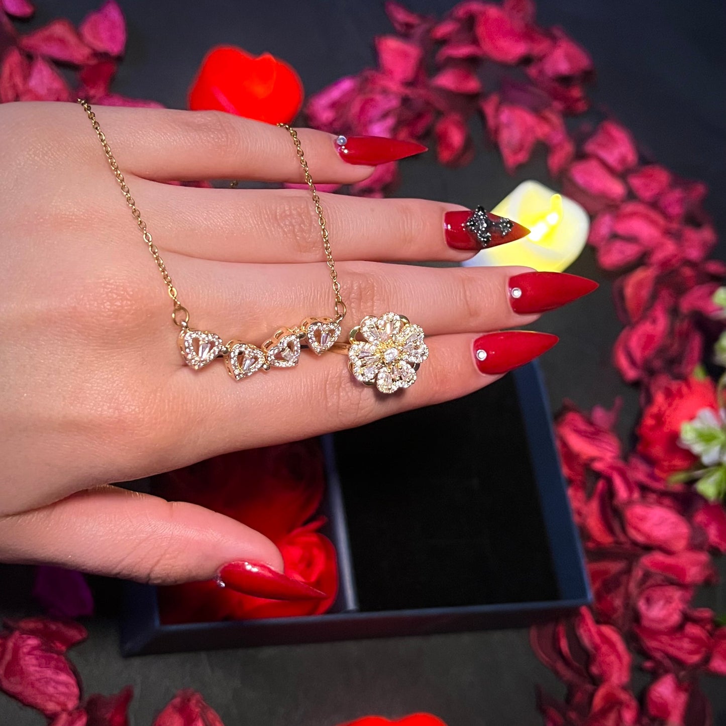 Kit Amor Infinito Completo: Collar y Anillo Giratorio + Rosas artificiales 🌹